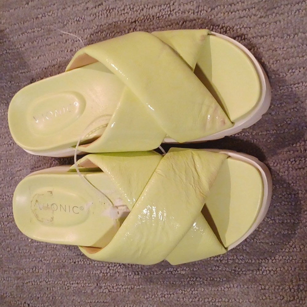 FINAL CLEARANCE Vionic Vesta women's green slip On sandals MSRP $130